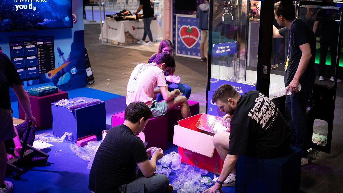 This image shows the Sound Alerts team working on the finalization of the TwitchCon Paris booth.
